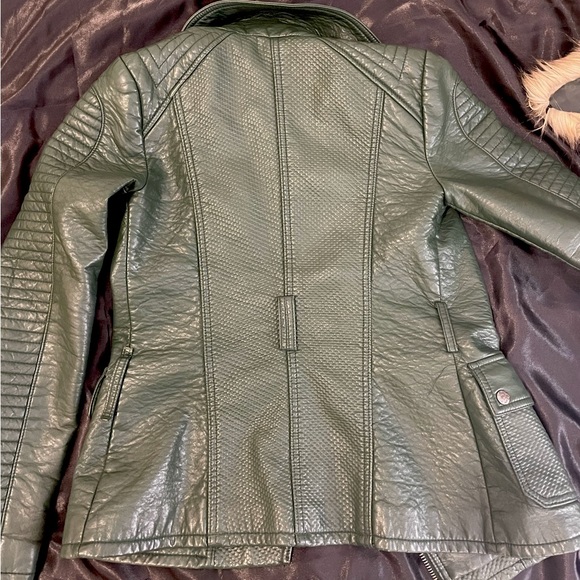 Woman’s GUESS Jacket - Picture 5 of 5